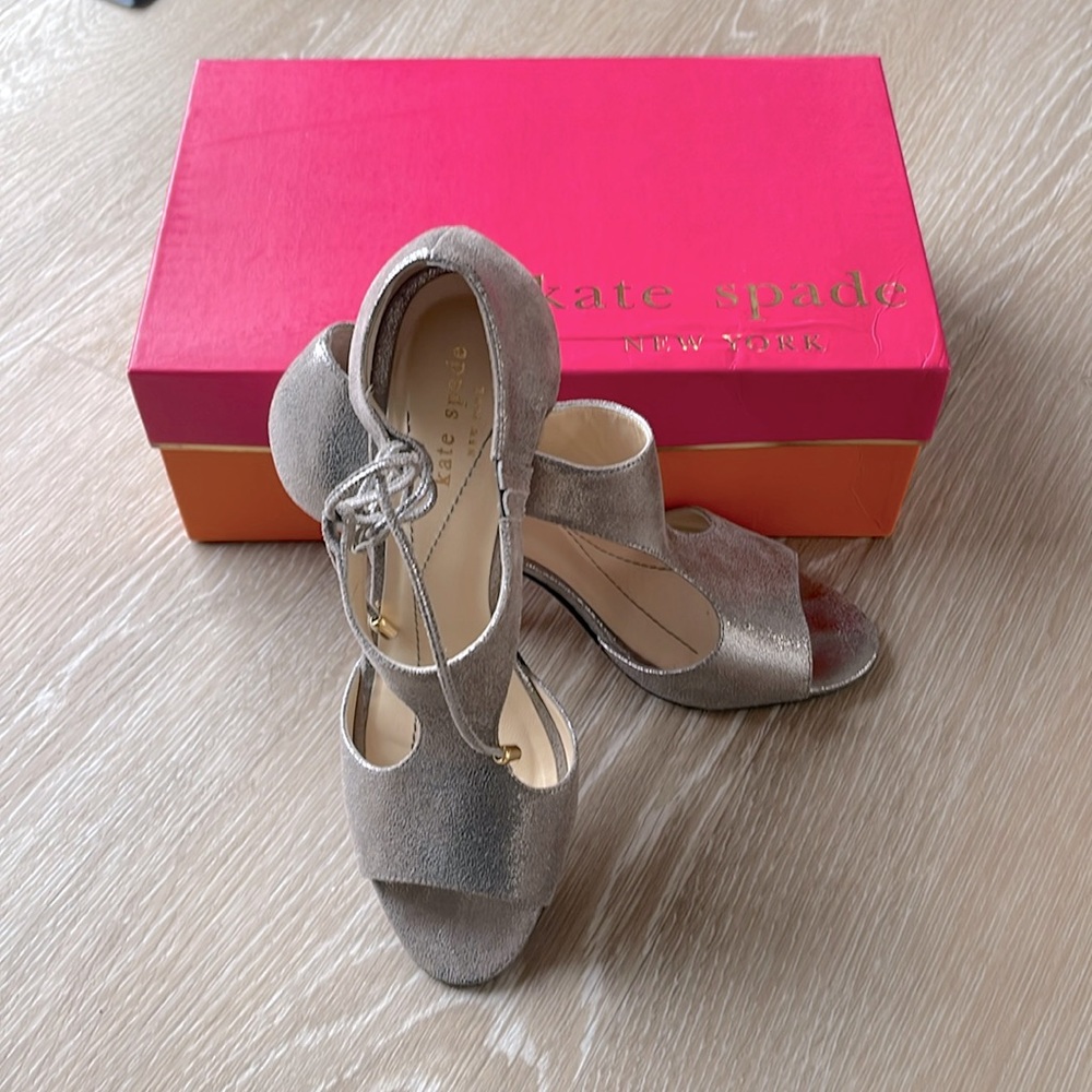 Lovely silver metallic Kate Spade NY Heels - sz 7.5